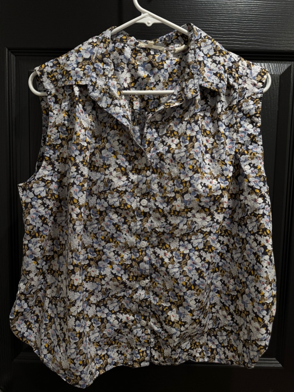 Levi Sleeveless Floral Button-Up Top in Multi-Color